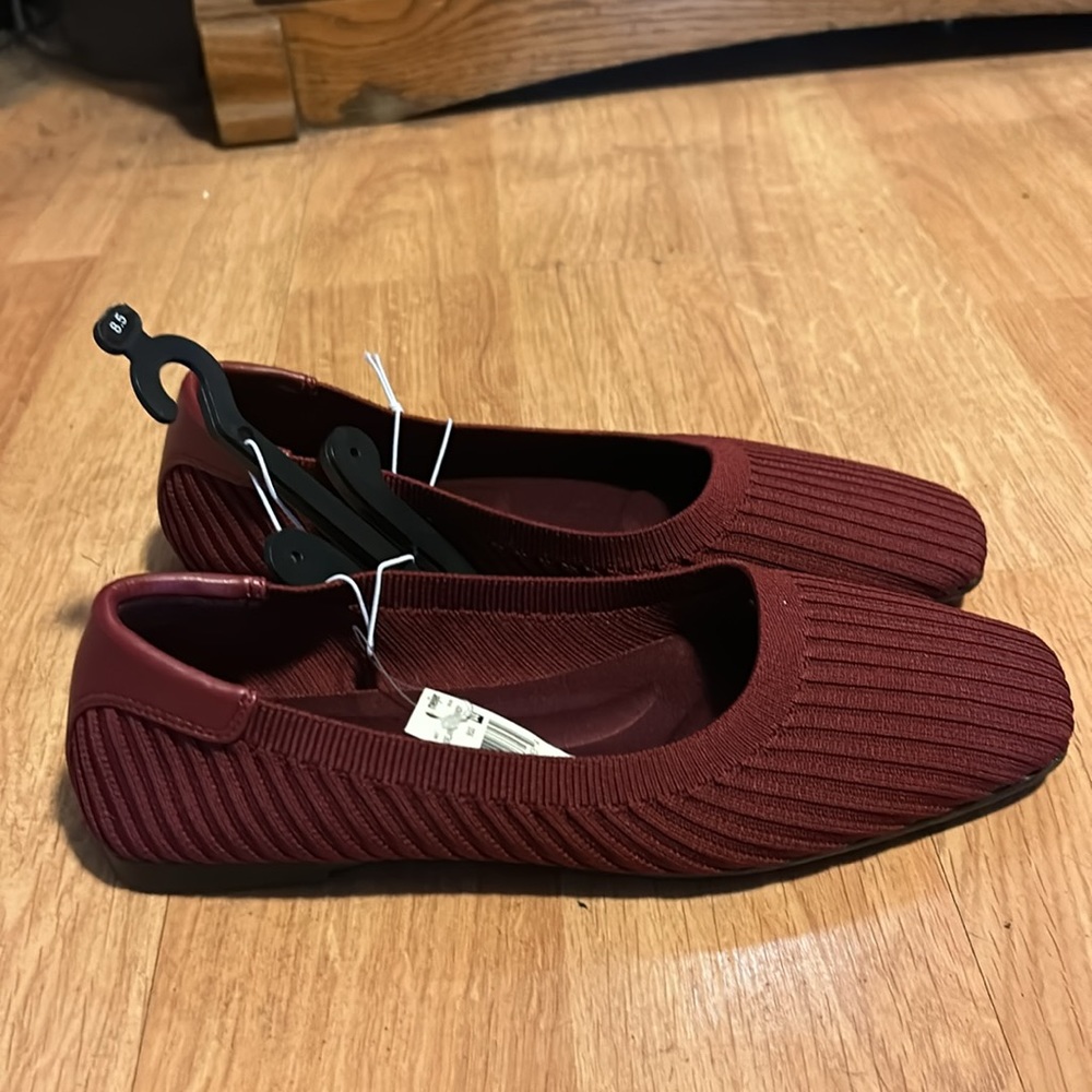 Hush Puppies Women's Red Flats - Picture 2 of 6